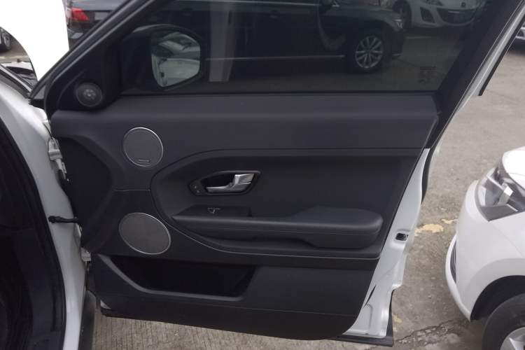 Used Land Rover Range Evoque 2015 2.0T Five-Door Zhiyao Edition Interior 5