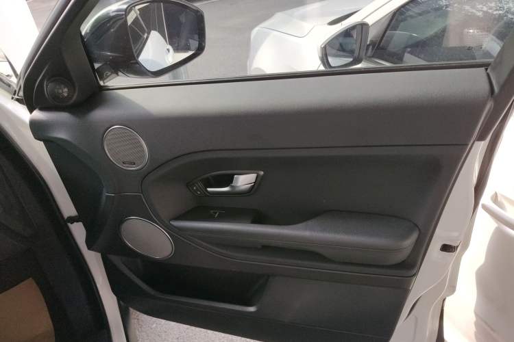 Used Land Rover Range Evoque 2015 2.0T Five-Door Zhiyao Edition Interior 5