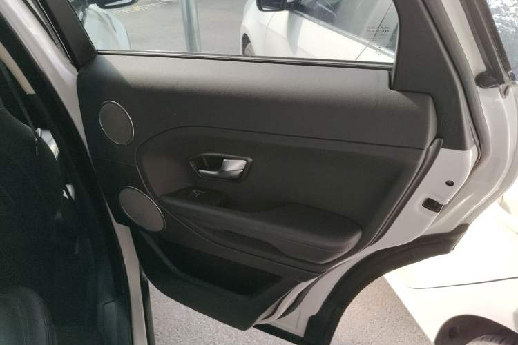 Used Land Rover Range Evoque 2015 2.0T Five-Door Zhiyao Edition Interior 6