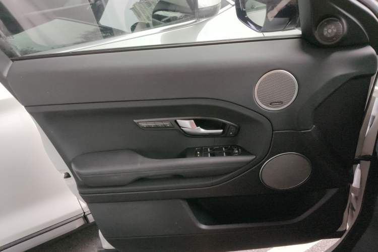 Used Land Rover Range Evoque 2015 2.0T Five-Door Zhiyao Edition Interior 7
