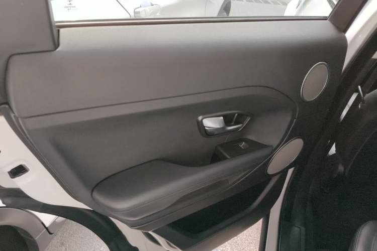 Used Land Rover Range Evoque 2015 2.0T Five-Door Zhiyao Edition Interior 8