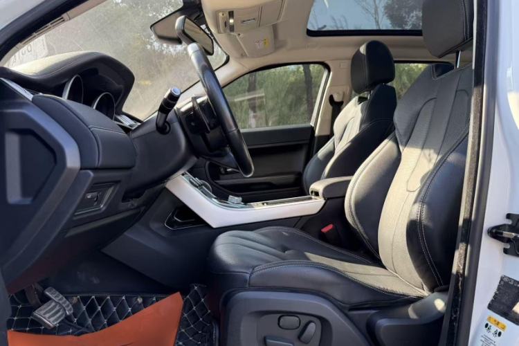 Used Land Rover Range Evoque 2015 2.0T Five-Door Sporty Edition Interior 9