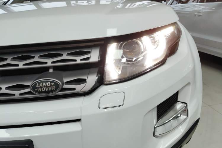 Used Land Rover Range Evoque 2015 2.0T Five-Door Zhiyao Edition Left Front Headlight