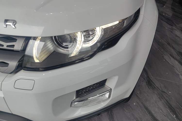 Used Land Rover Range Evoque 2015 2.0T Five-Door Zhiyao Edition Left Front Headlight