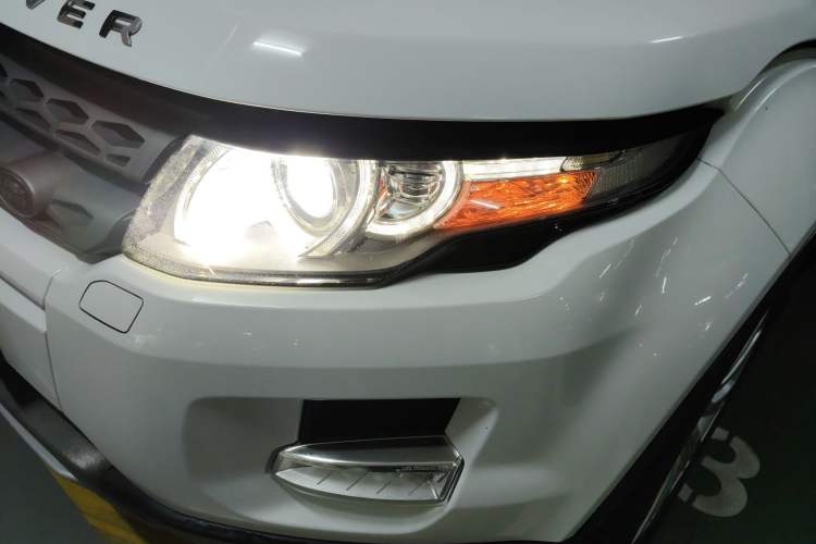 Used Land Rover Range Evoque 2015 2.0T Five-Door Zhiyao Edition Left Front Headlight