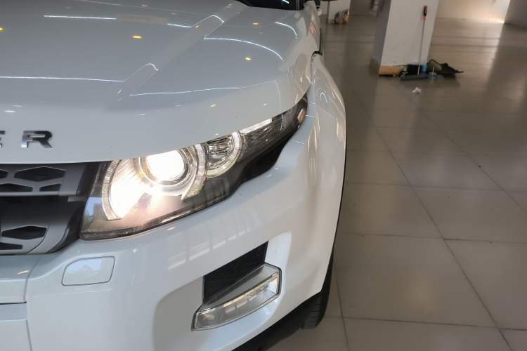 Used Land Rover Range Evoque 2015 2.0T Five-Door Zhiyao Edition Left Front Headlight