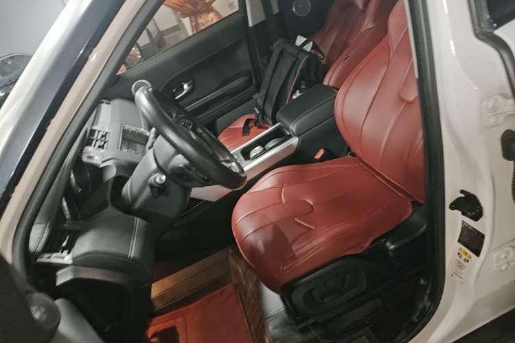 Used Land Rover Range Evoque 2015 2.0T 5-Door Ignite Edition Left Front Seat