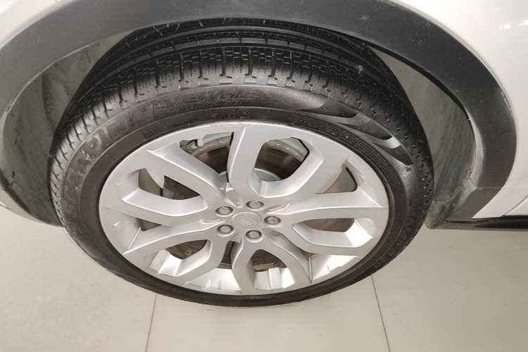 Used Land Rover Range Evoque 2015 2.0T Five-Door Sporty Edition Left Front Wheel Hub