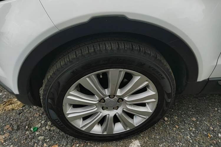 Used Land Rover Range Evoque 2015 2.0T Five-Door Zhiyao Edition Left Front Wheel Hub