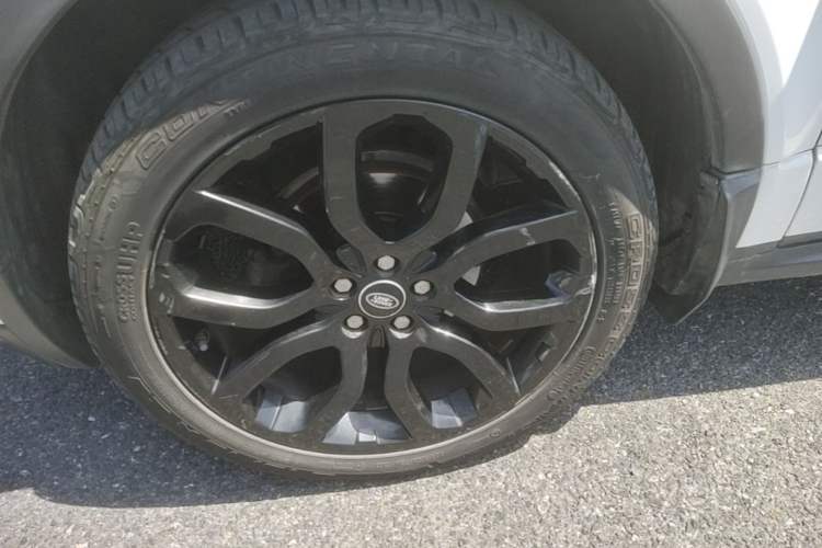 Used Land Rover Range Evoque 2015 2.0T NW8 Brit Limited Edition Left Front Wheel Hub