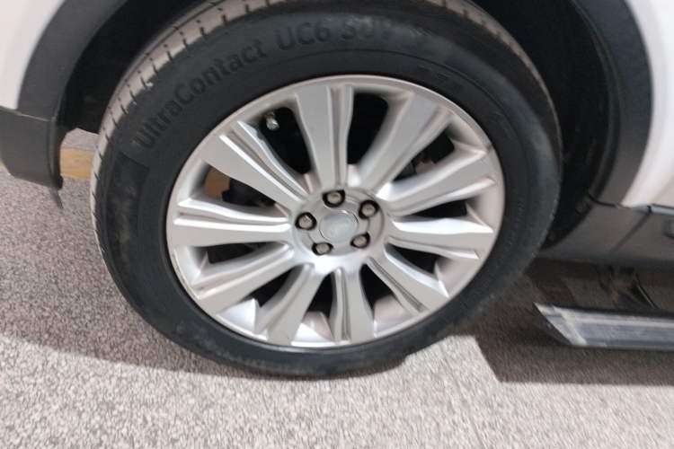 Used Land Rover Range Evoque 2015 2.0T Five-Door Zhiyao Edition Left Front Wheel Hub