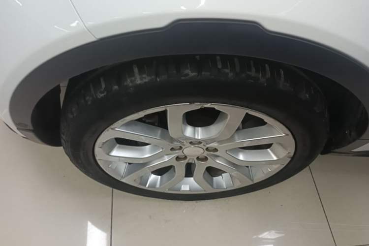 Used Land Rover Range Evoque 2015 2.0T 5-Door Ignite Edition Left Front Wheel Hub
