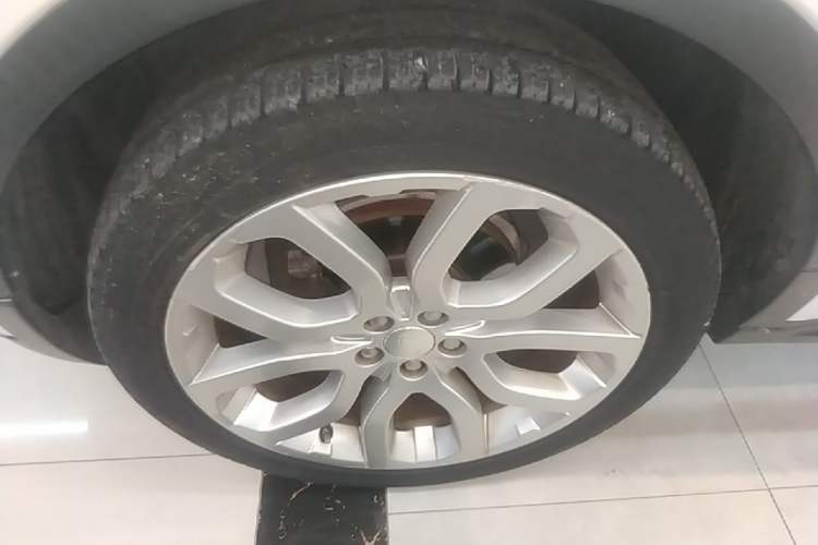 Used Land Rover Range Evoque 2015 2.0T 5-Door Ignite Edition Left Front Wheel Hub