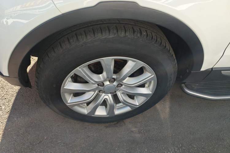 Used Land Rover Range Evoque 2015 2.0T Five-Door Fashion Edition Left Front Wheel Hub