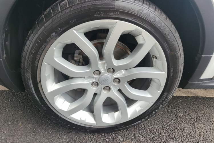 Used Land Rover Range Evoque 2015 2.0T Five-Door Sporty Edition Left Front Wheel Hub