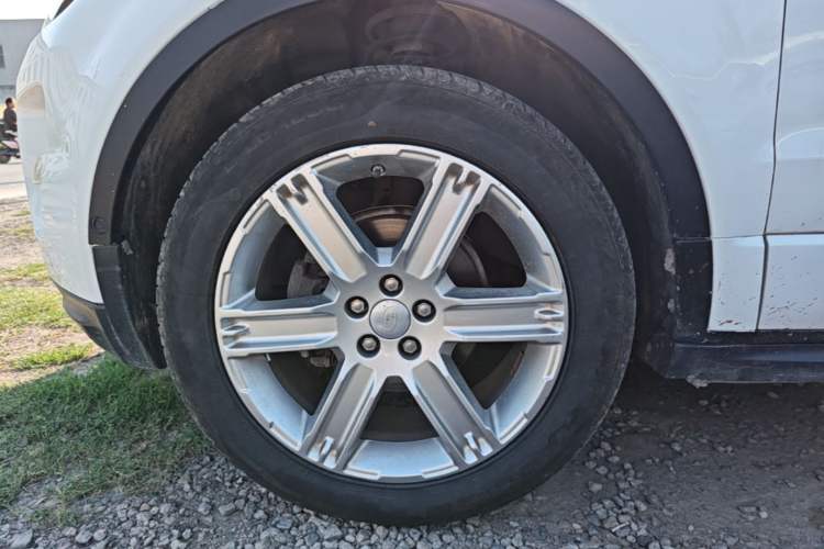 Used Land Rover Range Evoque 2015 2.0T Five-Door Sporty Edition Left Front Wheel Hub