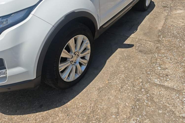 Used Land Rover Range Evoque 2015 2.0T Five-Door Zhiyao Edition Left Front Wheel Hub