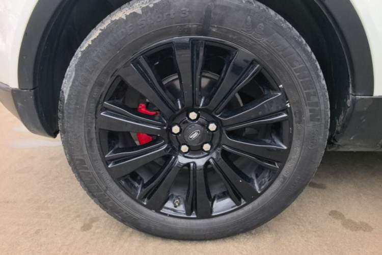 Used Land Rover Range Evoque 2015 2.0T Five-Door Zhiyao Edition Left Front Wheel Hub