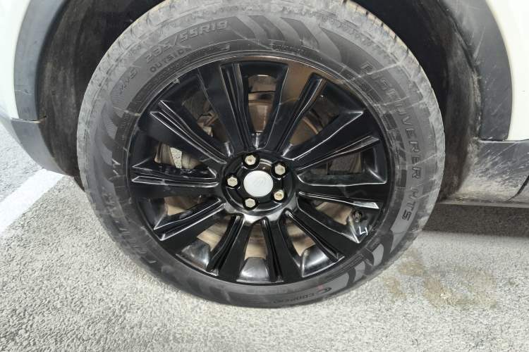Used Land Rover Range Evoque 2015 2.0T Five-Door Zhiyao Edition Left Front Wheel Hub