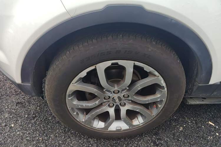 Used Land Rover Range Evoque 2015 2.0T Five-Door Fashion Edition Left Front Wheel Hub