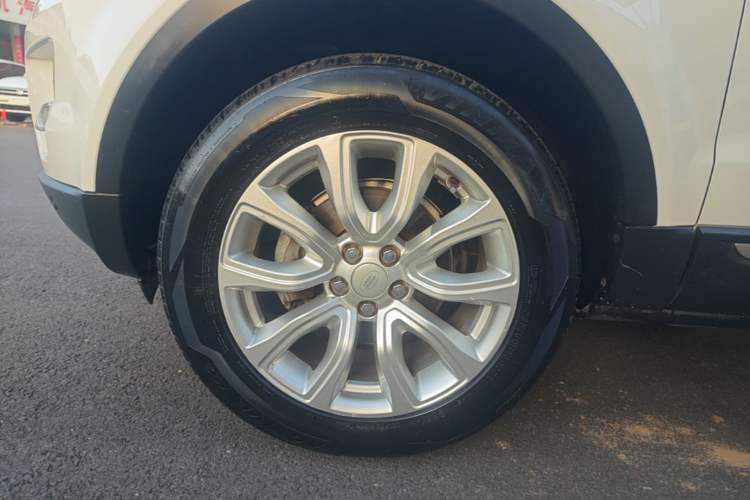Used Land Rover Range Evoque 2015 2.0T Five-Door Fashion Edition Left Front Wheel Hub