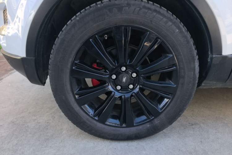 Used Land Rover Range Evoque 2015 2.0T Five-Door Zhiyao Edition Left Front Wheel Hub