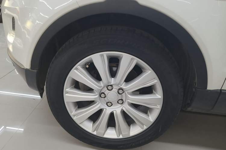 Used Land Rover Range Evoque 2015 2.0T Five-Door Zhiyao Edition Left Front Wheel Hub