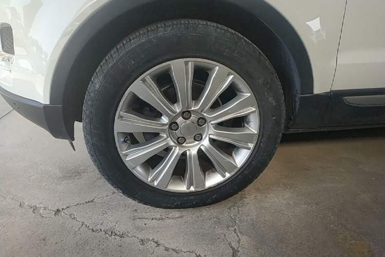 Used Land Rover Range Evoque 2015 2.0T Five-Door Zhiyao Edition Left Front Wheel Hub
