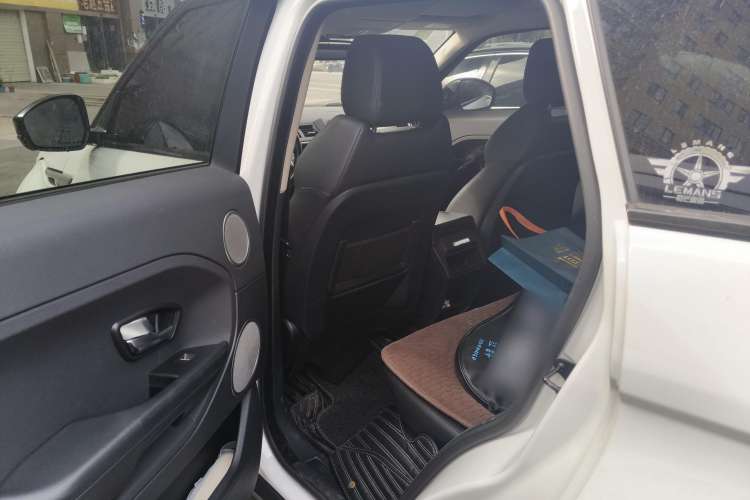 Used Land Rover Range Evoque 2015 2.0T 5-Door Luxury Edition Left Rear Seat
