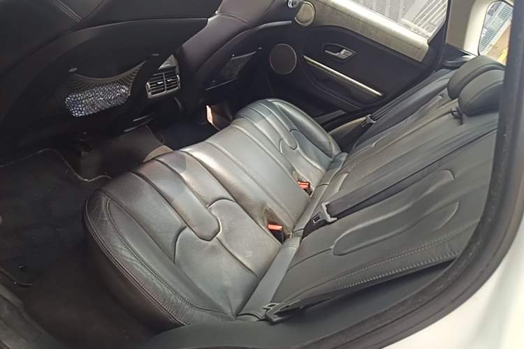 Used Land Rover Range Evoque 2015 2.0T Five-Door Zhiyao Edition Left Rear Seat