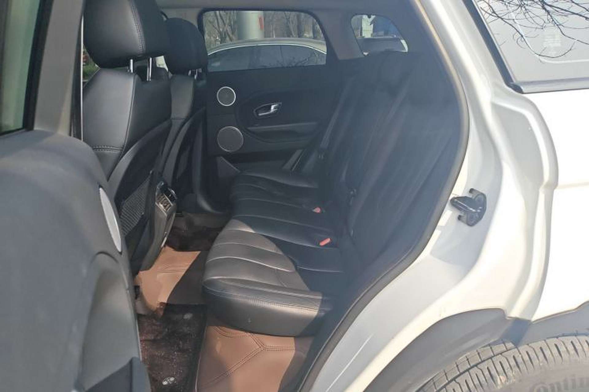 Used Land Rover Range Evoque 2015 2.0T Five-Door Zhiyao Edition Left Rear Seat