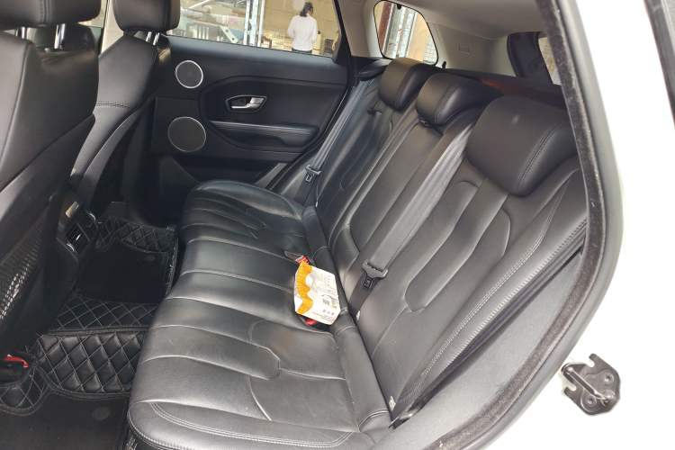 Used Land Rover Range Evoque 2015 2.0T Five-Door Zhiyao Edition Left Rear Seat