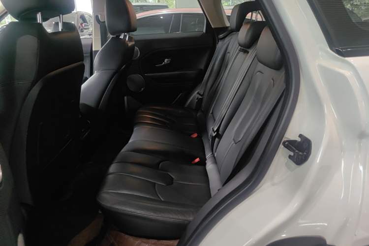 Used Land Rover Range Evoque 2015 2.0T Five-Door Zhiyao Edition Left Rear Seat