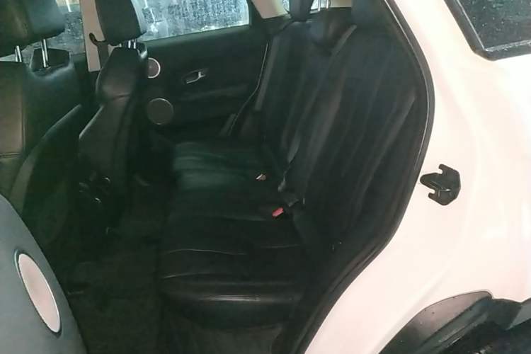 Used Land Rover Range Evoque 2015 2.0T Five-Door Zhiyao Edition Left Rear Seat