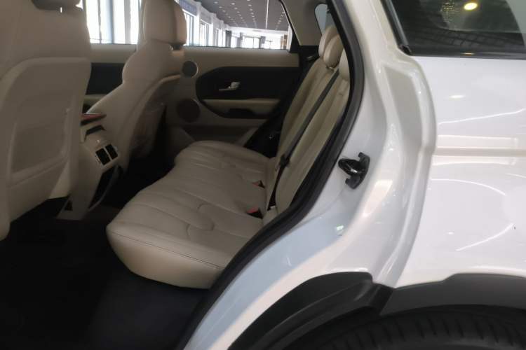 Used Land Rover Range Evoque 2015 2.0T Five-Door Zhiyao Edition Left Rear Seat