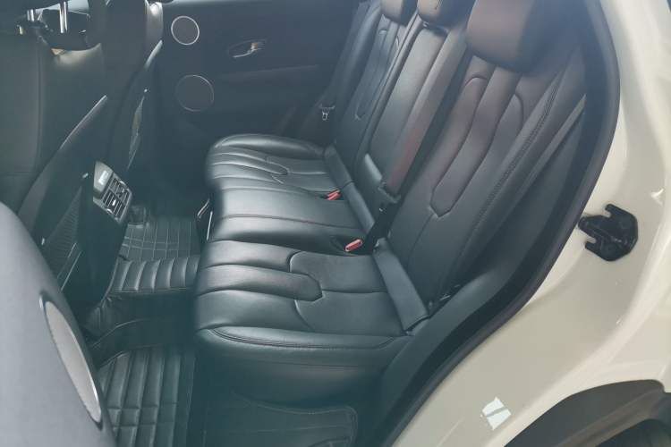 Used Land Rover Range Evoque 2015 2.0T Five-Door Zhiyao Edition Left Rear Seat