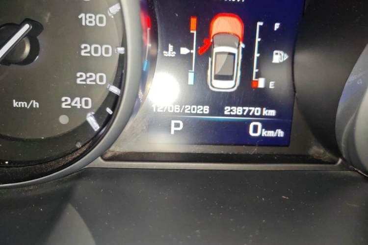 Used Land Rover Range Evoque 2015 2.0T Five-Door Zhiyao Edition Odometer Close Up