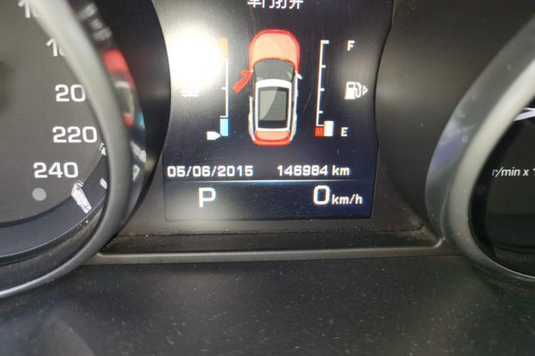 Used Land Rover Range Evoque 2015 2.0T Five-Door Zhiyao Edition Odometer Close Up
