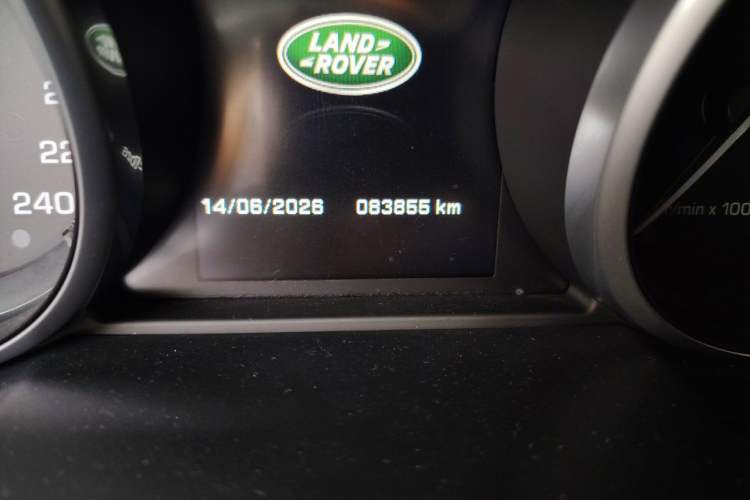 Used Land Rover Range Evoque 2015 2.0T Five-Door Fashion Edition Odometer Close Up