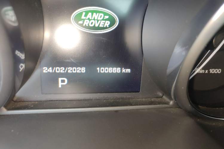 Used Land Rover Range Evoque 2015 2.0T NW8 Brit Limited Edition Odometer Close Up