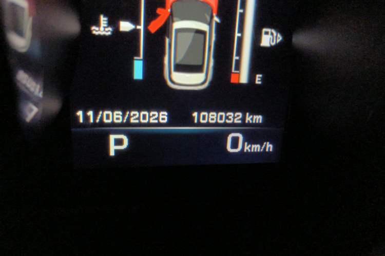 Used Land Rover Range Evoque 2015 2.0T Five-Door Zhiyao Edition Odometer Close Up