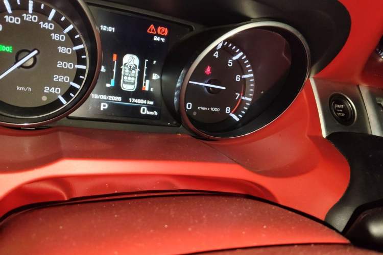Used Land Rover Range Evoque 2015 2.0T Five-Door Fashion Edition Odometer Close Up