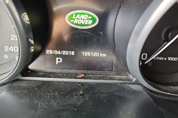 Used Land Rover Range Evoque 2015 2.0T Five-Door Fashion Edition Odometer Close Up