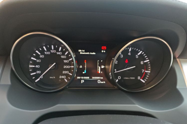 Used Land Rover Range Evoque 2015 2.0T NW8 Brit Limited Edition Odometer Close Up