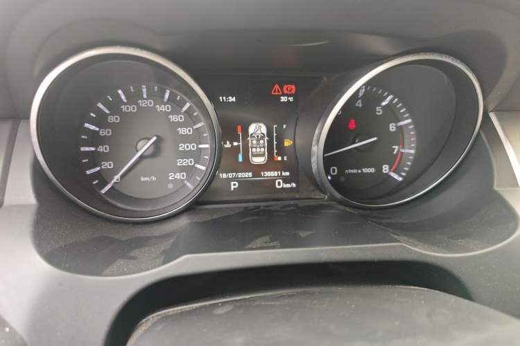 Used Land Rover Range Evoque 2015 2.0T Five-Door Fashion Edition Odometer Close Up