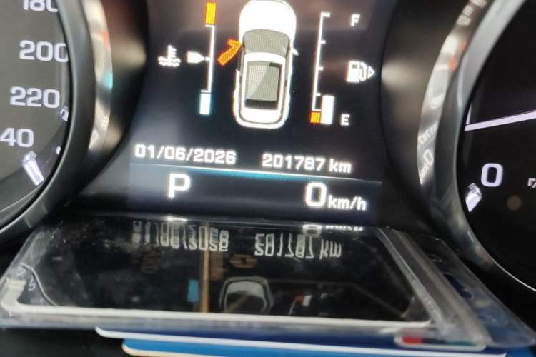 Used Land Rover Range Evoque 2015 2.0T Five-Door Zhiyao Edition Odometer Close Up