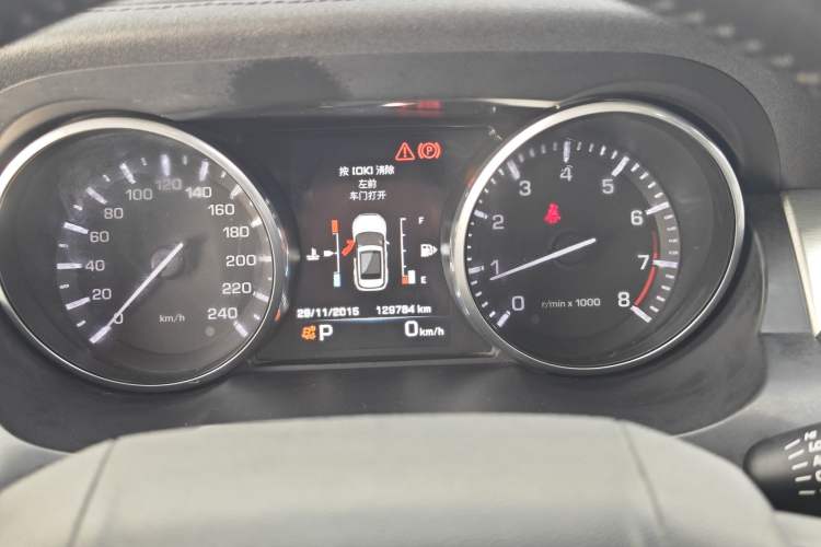 Used Land Rover Range Evoque 2015 2.0T Five-Door Zhiyao Edition Odometer Close Up