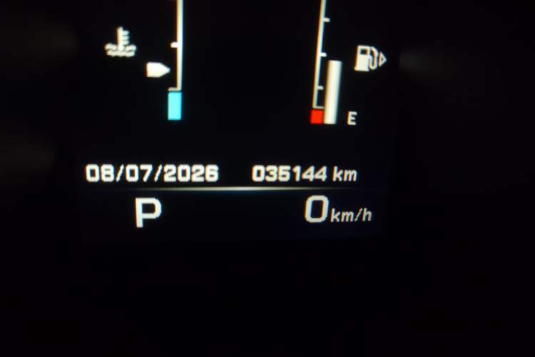 Used Land Rover Range Evoque 2015 2.0T 5-Door Luxury Edition Odometer Close Up