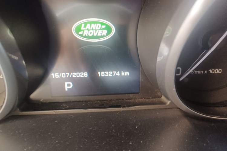 Used Land Rover Range Evoque 2015 2.0T Five-Door Zhiyao Edition Odometer Close Up