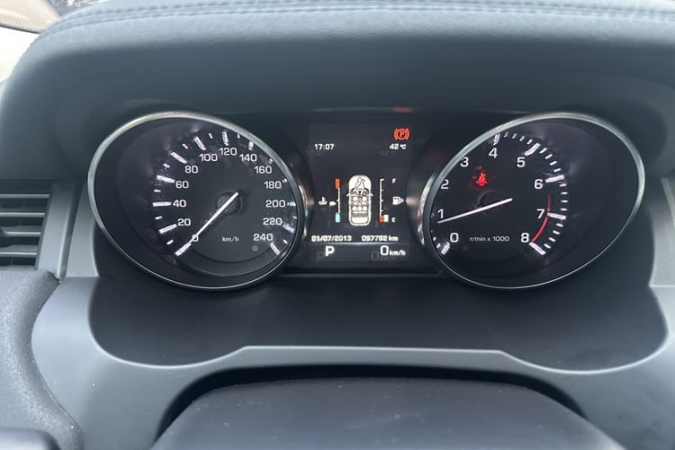 Used Land Rover Range Evoque 2015 2.0T Five-Door Zhiyao Edition Odometer Close Up